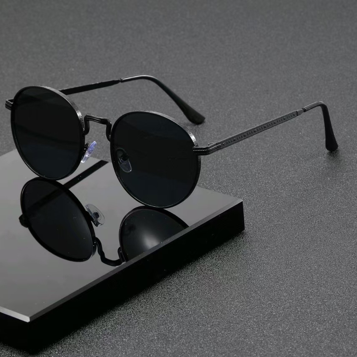 Fashion Classic Round Sunglass - Vintage Fashion Enthusiasts recension och pris
